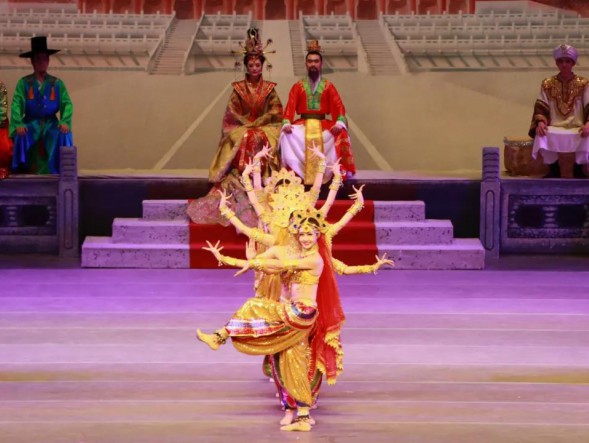 雅樂奏響，花雨繽紛——甘肅演藝集團(tuán)歌舞劇院高雅藝術(shù)進(jìn)校園活動(dòng)火熱進(jìn)行中