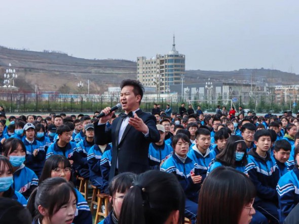 甘肅演藝集團(tuán)歌舞劇院“慶百年華誕，譜隴原新篇”2021年“我們的中國(guó)夢(mèng)”——文化進(jìn)萬(wàn)家暨“隴原紅色文藝輕騎兵”惠民演出在路上