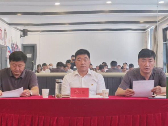 甘肅演藝集團黨委委員、副總經(jīng)理張國偉講授專題黨課