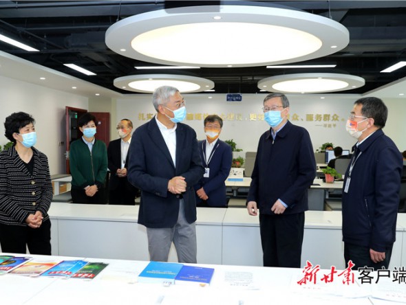 尹弘在宣傳文化單位調(diào)研時(shí)強(qiáng)調(diào)：不斷壯大主流輿論，推進(jìn)文藝院團(tuán)改革，為全省改革發(fā)展穩(wěn)定凝聚強(qiáng)大精神力量