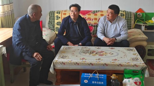 甘肅演藝集團(tuán)結(jié)對(duì)幫扶手拉手，關(guān)愛(ài)行動(dòng)顯真情